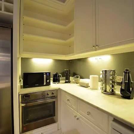 Apartment The Frattina - Luxury Serviced Rome